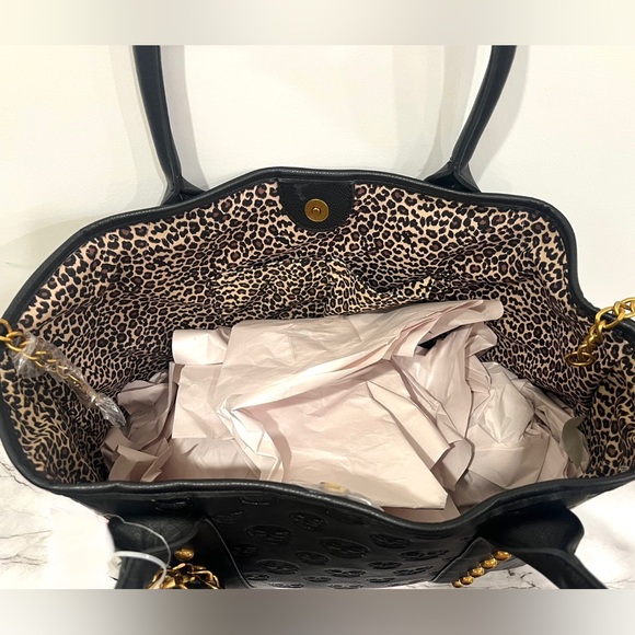 Betsey Johnson Studded Skull Tote bag w/ Charm and wristlet - Picture 3 of 14